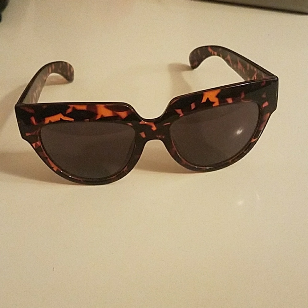 Tortoise Shell Fashion Sunglasses